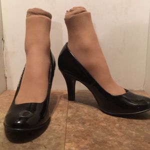 Jaclyn Smith patent leather heels sz 9